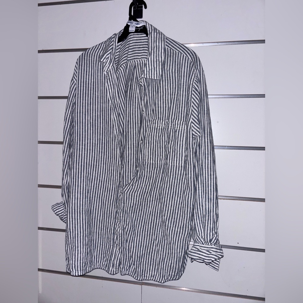 Old Navy Blue‎ and White Striped Women's Button Down Shirt size medium